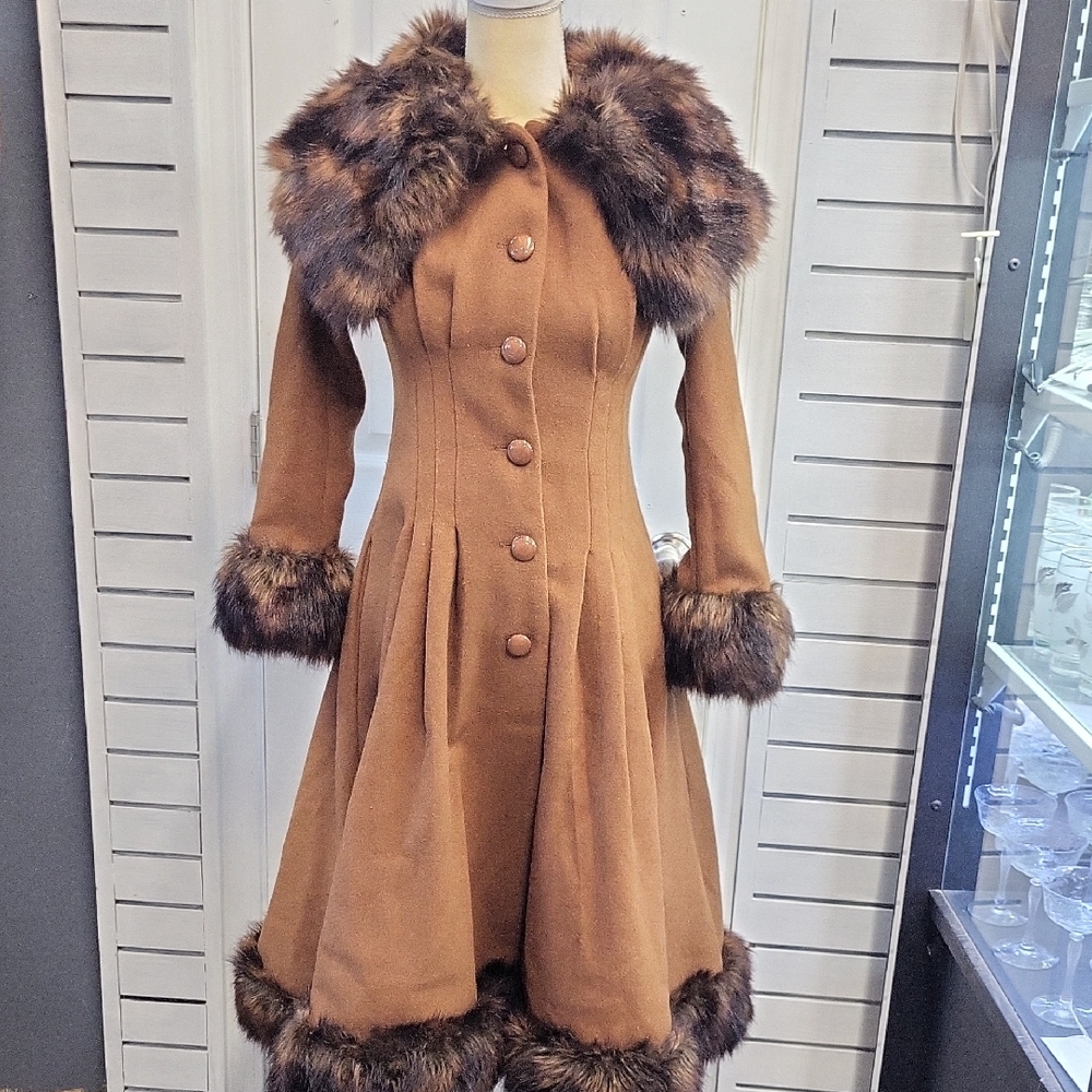 NWT, VINTAGE COLLECTIF PEARL TAN COAT, XS